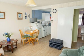 Chalet, plusieurs lits | Restauration