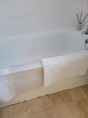 Chalet, plusieurs lits | Salle de bain