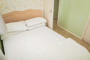 2 chambres, fer et planche à repasser