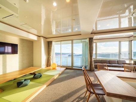 Living room. Hirado Tabira Onsen Samson Hotel