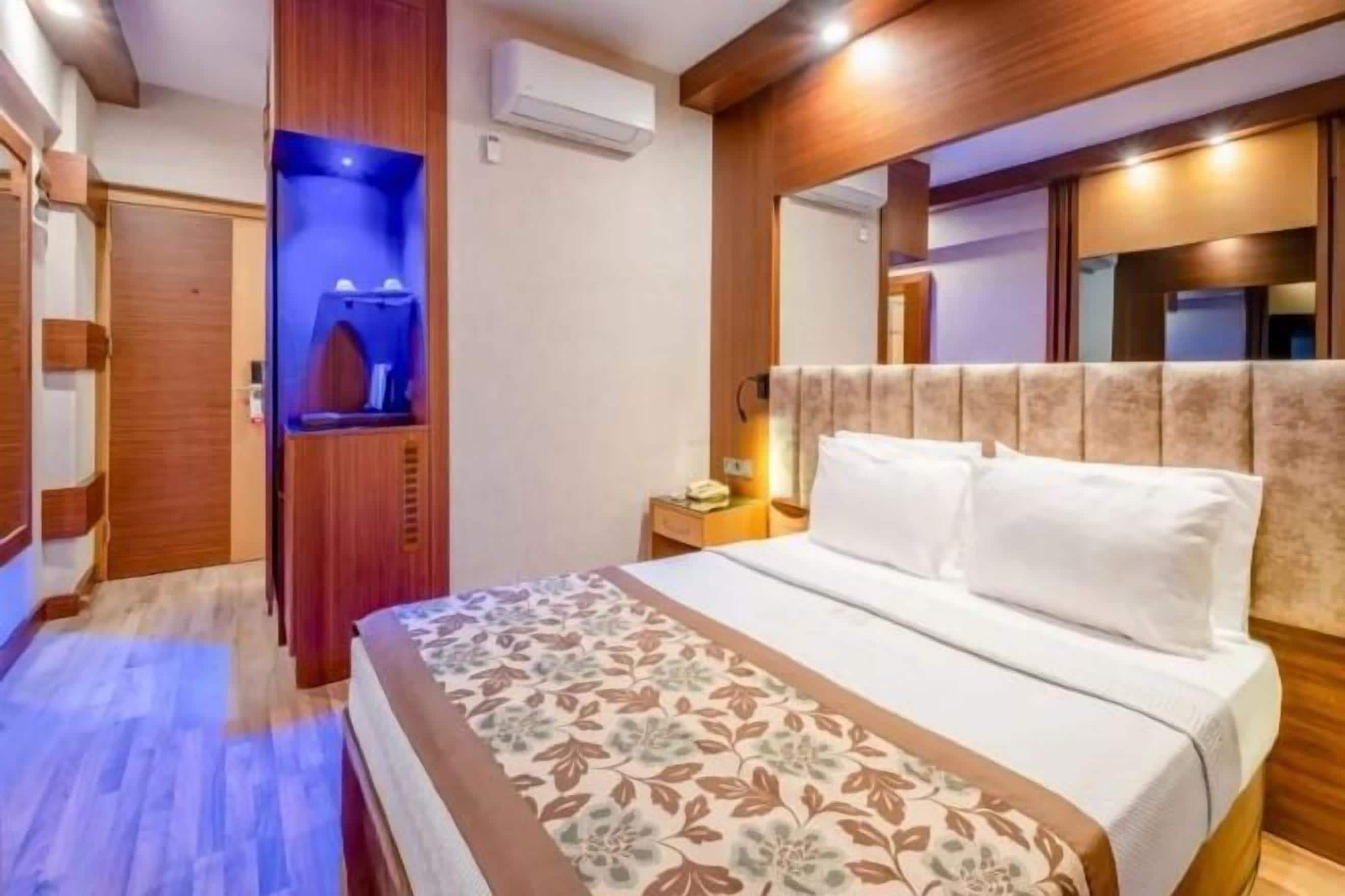 Een minibar, wifi (toeslag), beddengoed