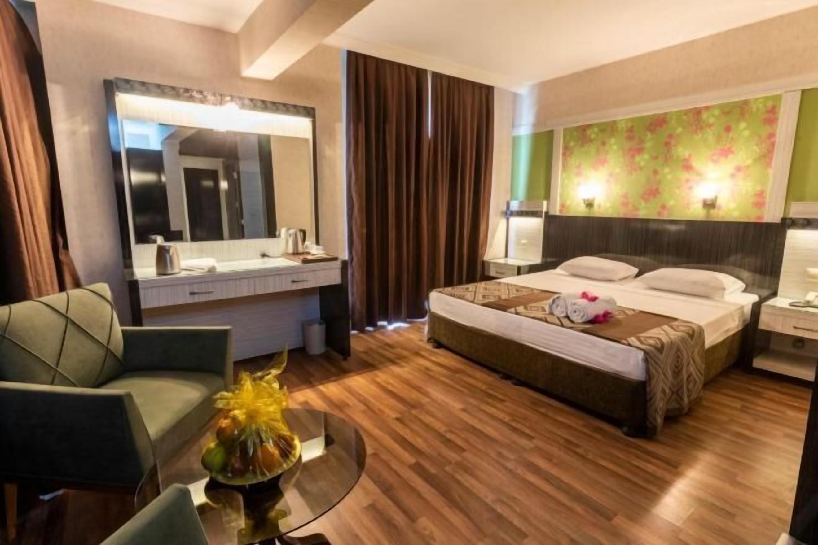 Een minibar, wifi (toeslag), beddengoed