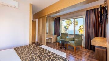 Minibar, WiFi, bed sheets