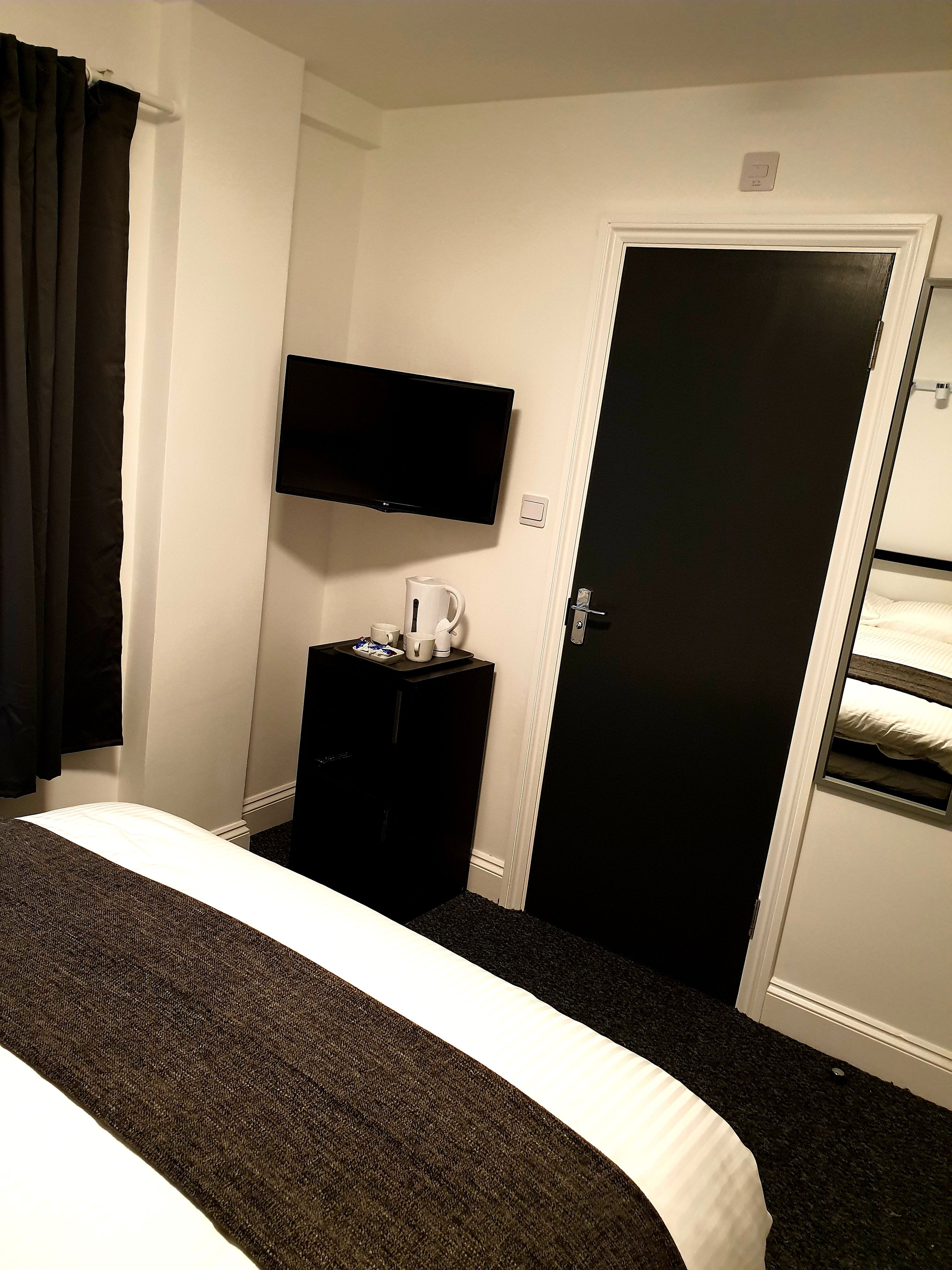 double room | iron/ironing board, free wifi, bed sheets, wheelchair access