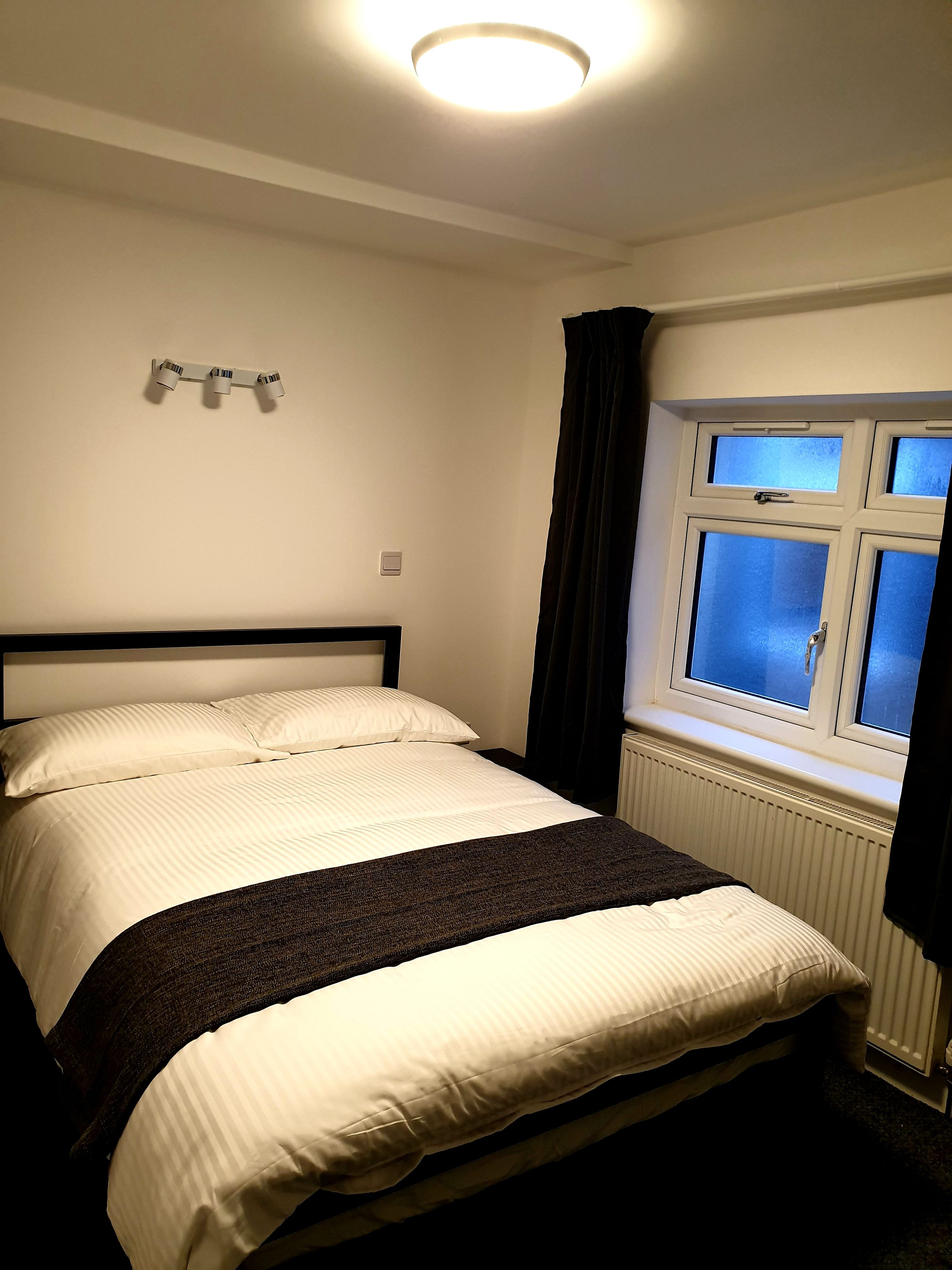 double room | iron/ironing board, free wifi, bed sheets, wheelchair access