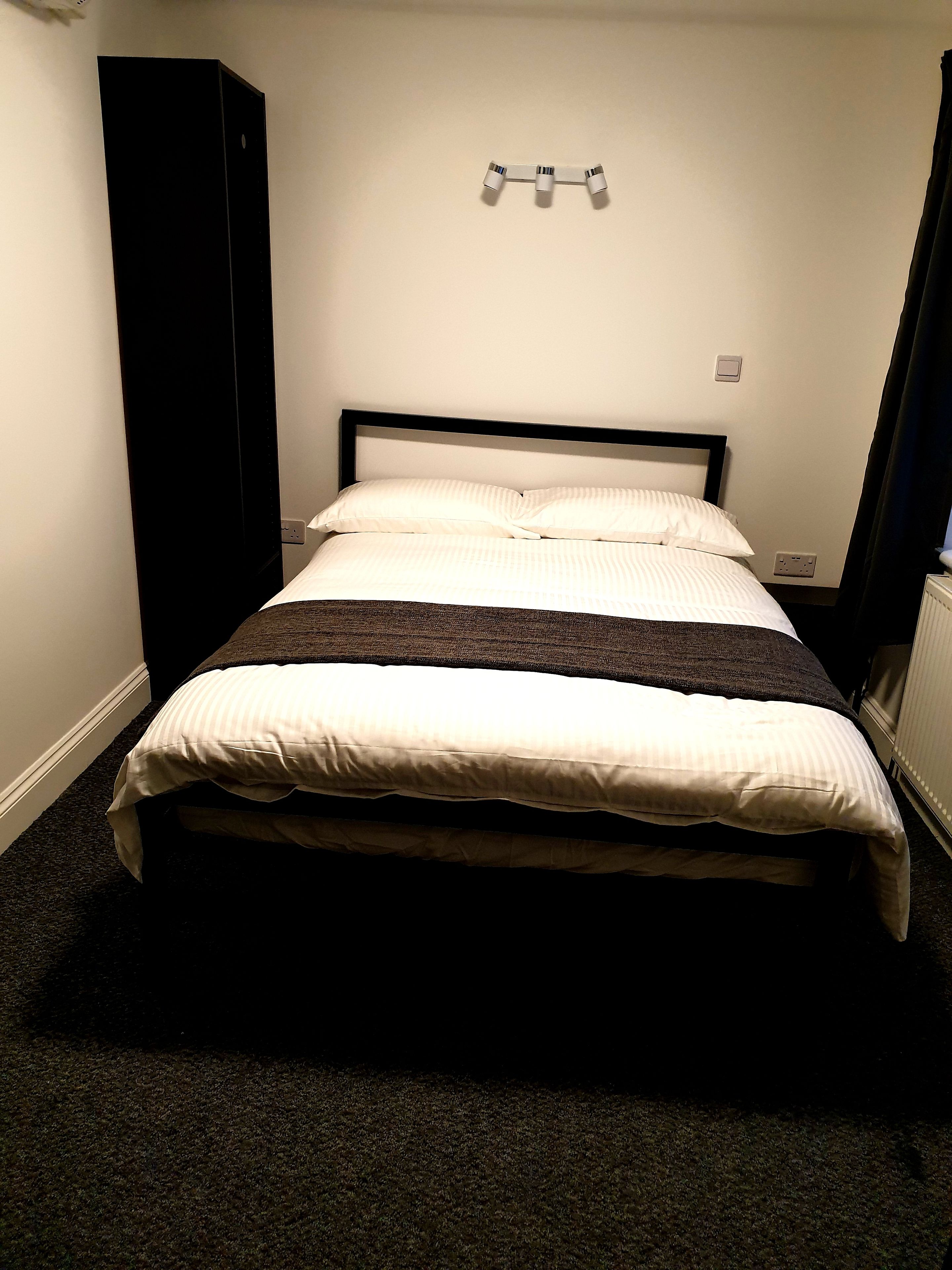 double room | iron/ironing board, free wifi, bed sheets, wheelchair access