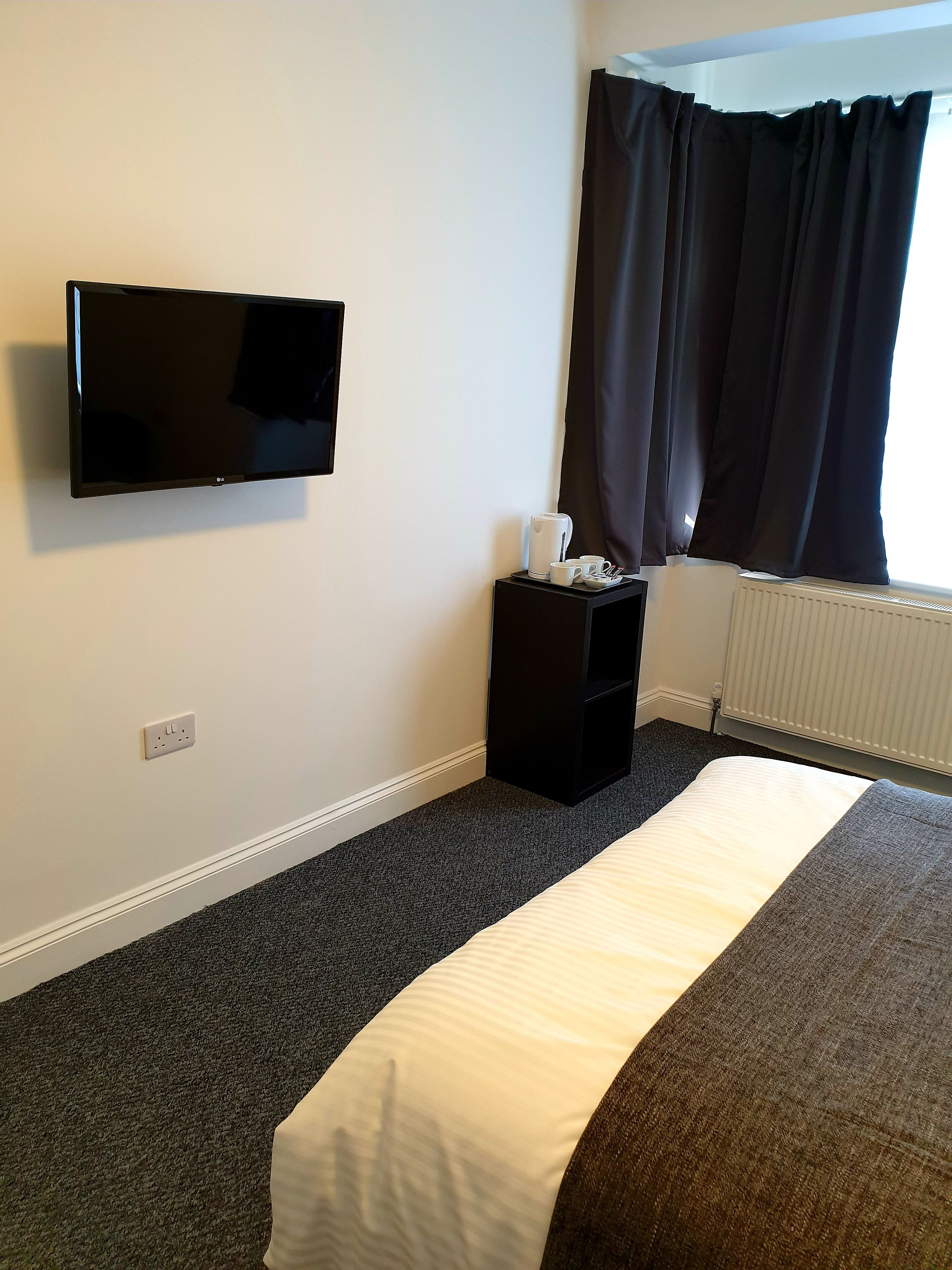 double room | iron/ironing board, free wifi, bed sheets, wheelchair access