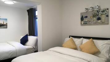 Tabla de planchar con plancha, wifi gratis, ropa de cama