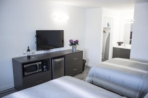 Quarto casal luxo, 2 camas de casal, para não fumantes | Ferros/tábuas de passar roupa, Wi-Fi de cortesia, roupa de cama