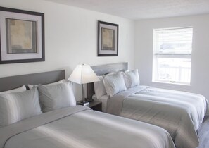 Deluxe Double Room, 2 Double Beds, Non Smoking | Iron/ironing board, free WiFi, bed sheets - Bowmanville Marina Inn & Suites (Clarington)