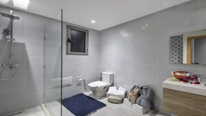 Deluxe villa, 2 slaapkamers, privézwembad, uitzicht op zwembad | Badkamer