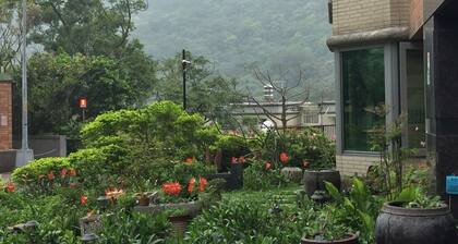 Quite Monthly Holiday Inn