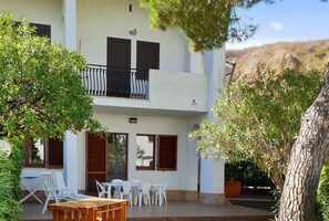 Outdoor dining - Beach house with large garden (Seaside Paradise Vasto) (Vasto)