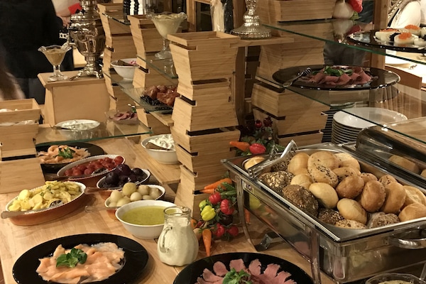 Frokostbuffé hver dag (mot et tillegg)