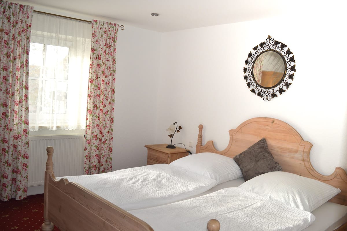 Comfort Double Room, 1 King Bed, Courtyard View | Premium bedding, down duvets, desk, laptop workspace