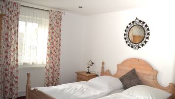 Comfort-Doppelzimmer, 1Â King-Bett, Blick auf den Innenhof | Hochwertige Bettwaren, Daunenbettdecken, individuell eingerichtet