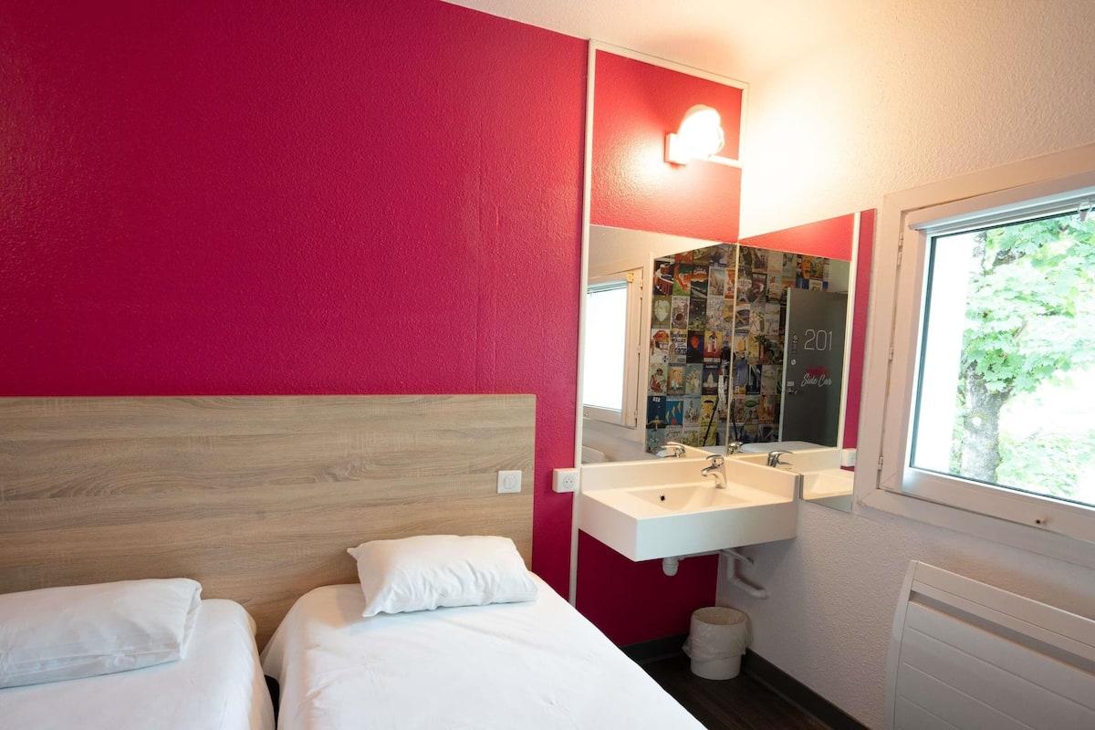 客房, 2 张单人床, 私人浴室 (Cabrio Room) | 办公桌、遮光窗帘、隔音、免费 WiFi