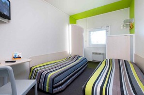 Desk, blackout drapes, soundproofing, free WiFi - hotelF1 Brive Ussac (Ussac)