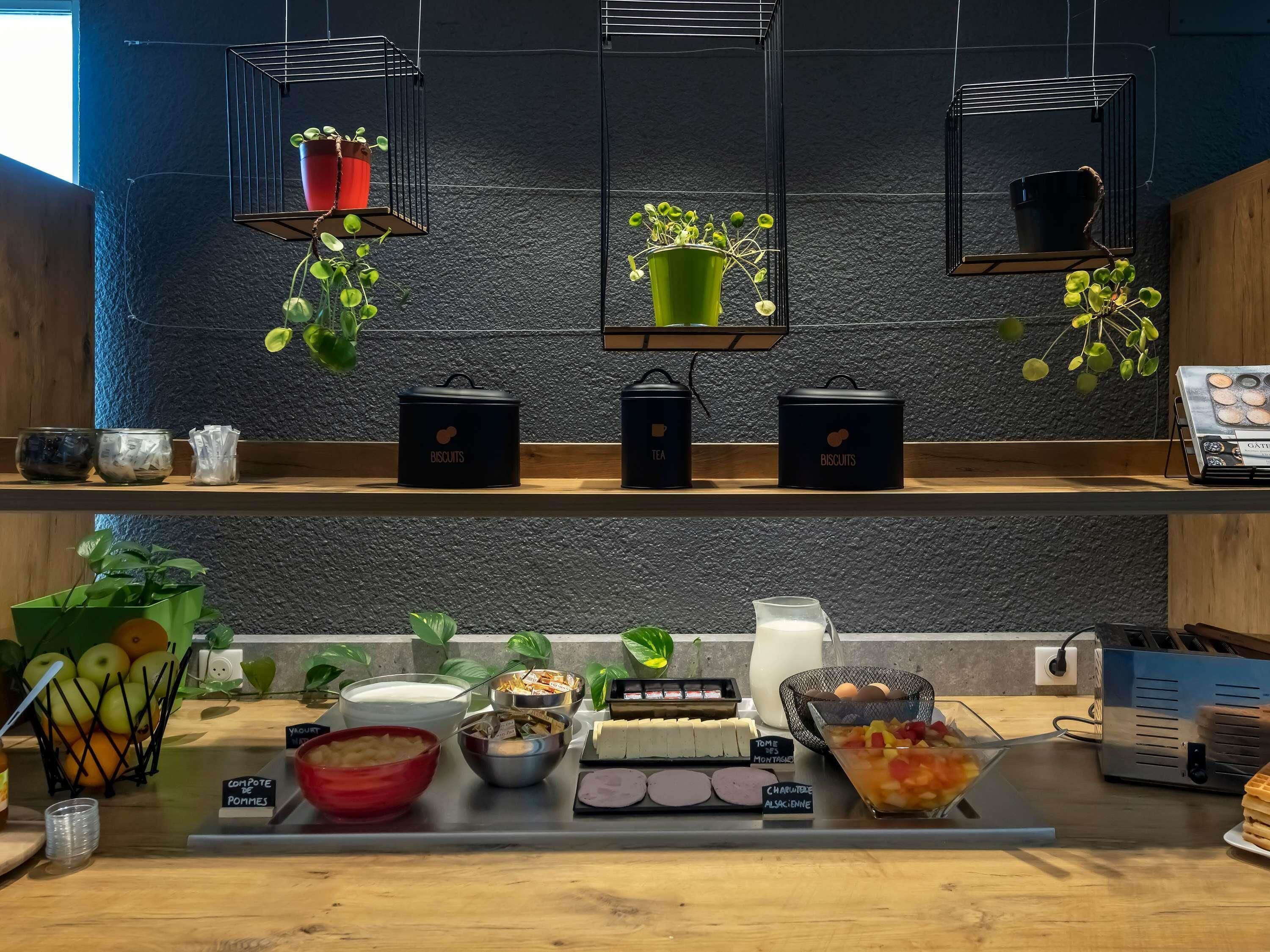 Daily buffet breakfast (EUR 7.5 per person)