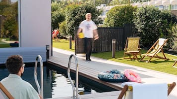 Piscine extérieure (ouverte en saison), cabanons gratuits