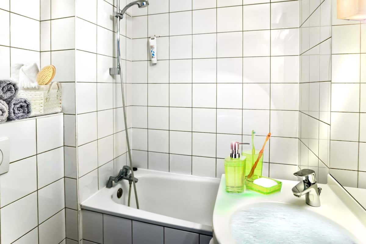 Dreibettzimmer, Mehrere Betten | Schreibtisch, Verdunkelungsvorhänge, schallisolierte Zimmer