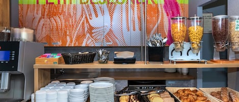 Daily buffet breakfast (EUR 7.5 per person)