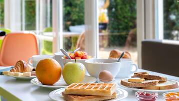 Café da manhã com buffet todos os dias (EUR 7.5 por pessoa)