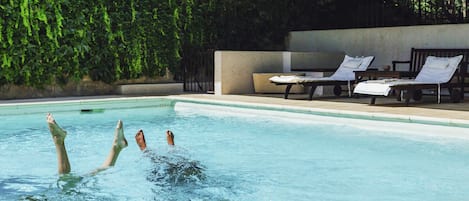 Piscina externa sazonal