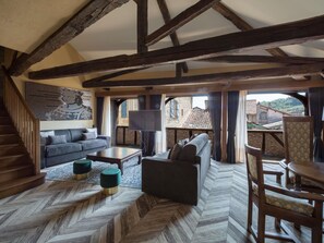 Family Suite, Multiple Beds | Premium bedding, pillowtop beds, minibar, in-room safe