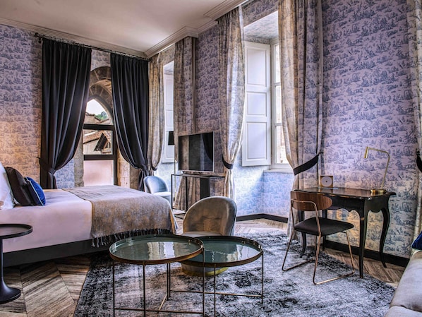 Premium bedding, pillow-top beds, minibar, in-room safe