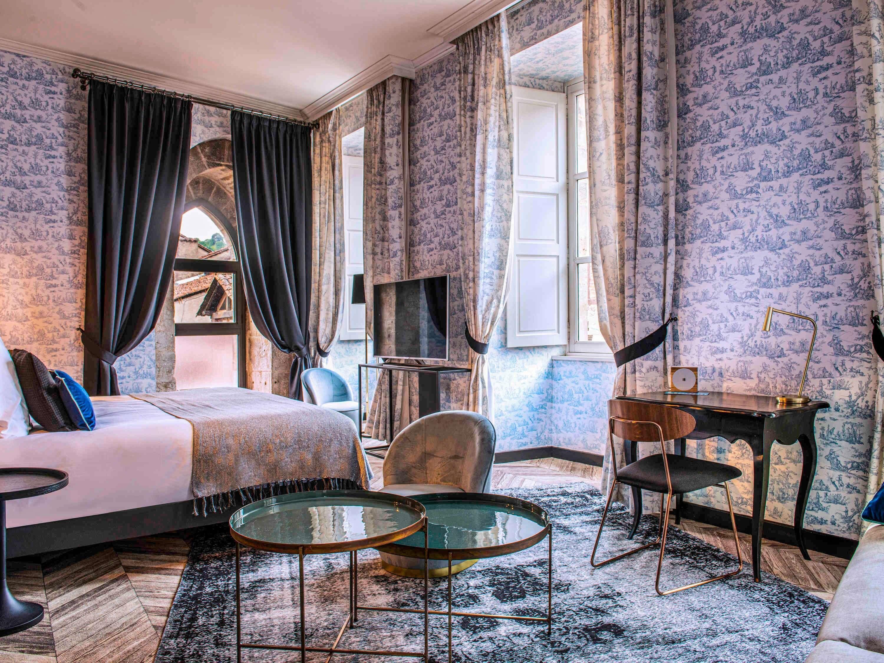 Privilege, Room, 1 Double Bed | Premium bedding, pillow-top beds, minibar, in-room safe