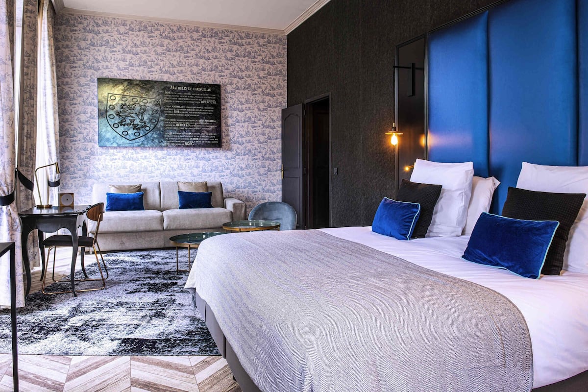 Privilege, Family Room, 1 King Bed with Sofa bed | Premium bedding, pillowtop beds, minibar, in-room safe