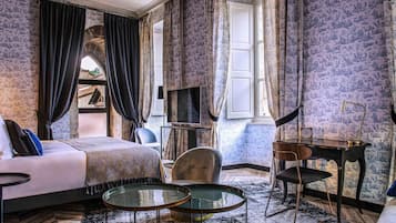 Ropa de cama de alta calidad, colchones con pillow-top y minibar