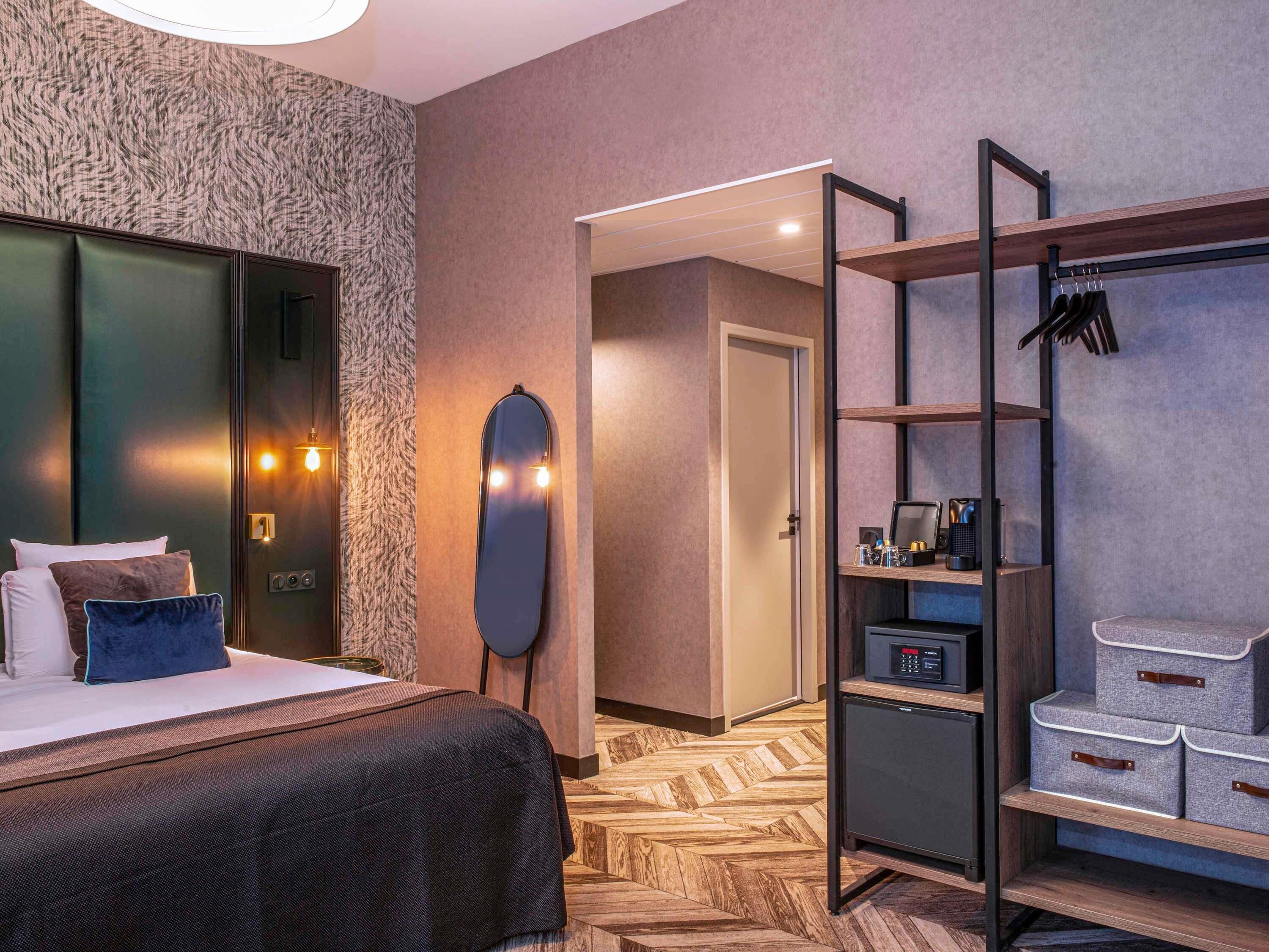 Superior Room, 1 King Bed | Premium bedding, pillow-top beds, minibar, in-room safe