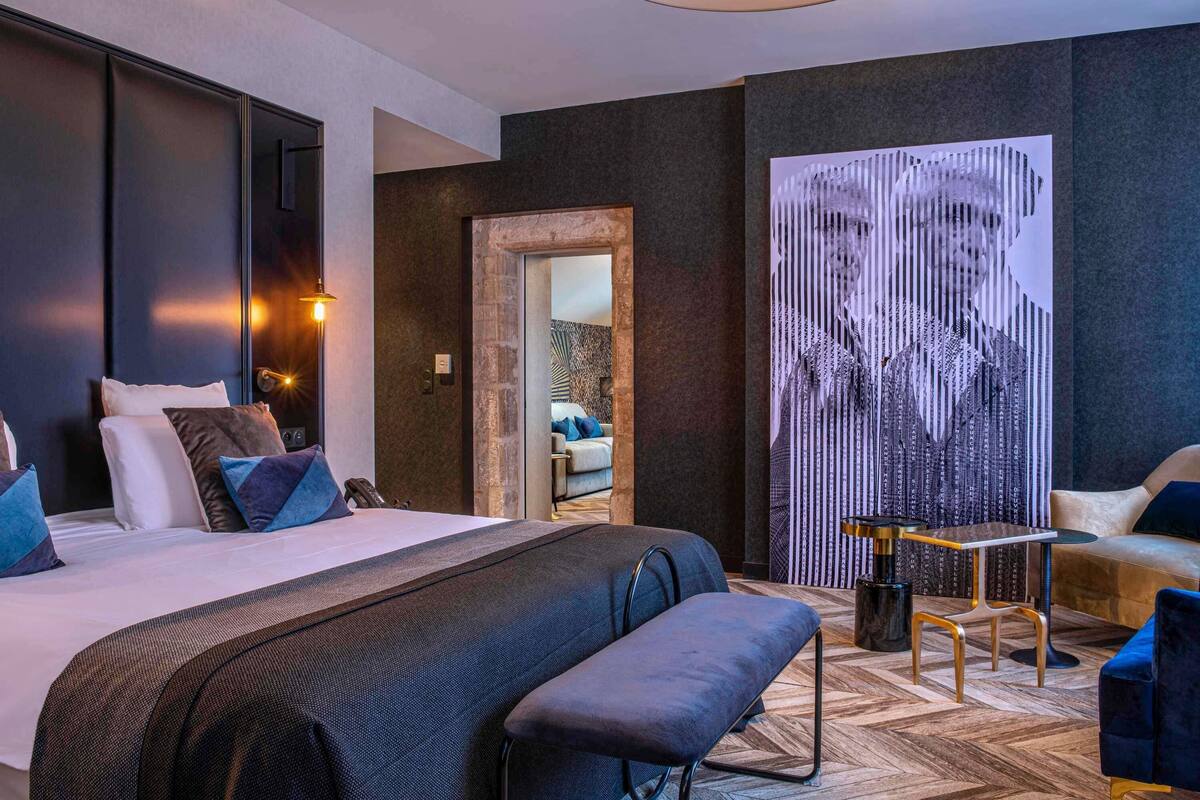 deluxe suite, 1 double bed with sofa bed | premium bedding, pillow-top beds, minibar, in-room safe