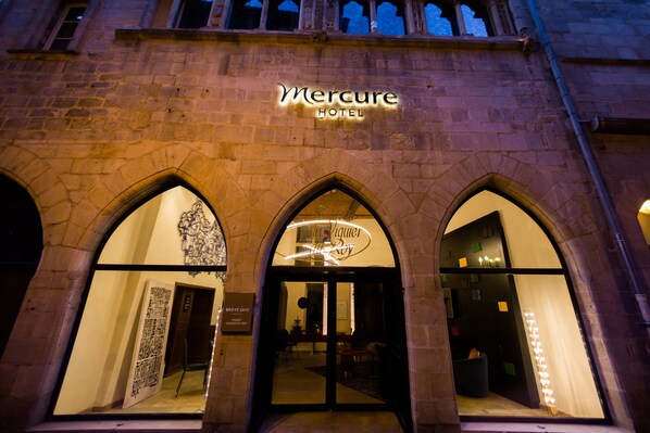 Front of property – evening/night - Hotel Mercure Figeac Viguier du Roy (Figeac)