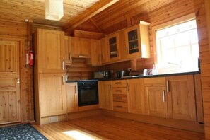 Kjøleskap, mikrobølgeovn, ovn og brødrister