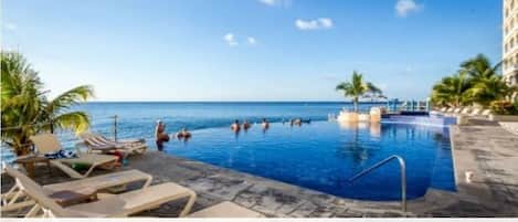 Outdoor pool, an infinity pool