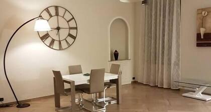 JURY 35 Elegant and cozy near the Valentino