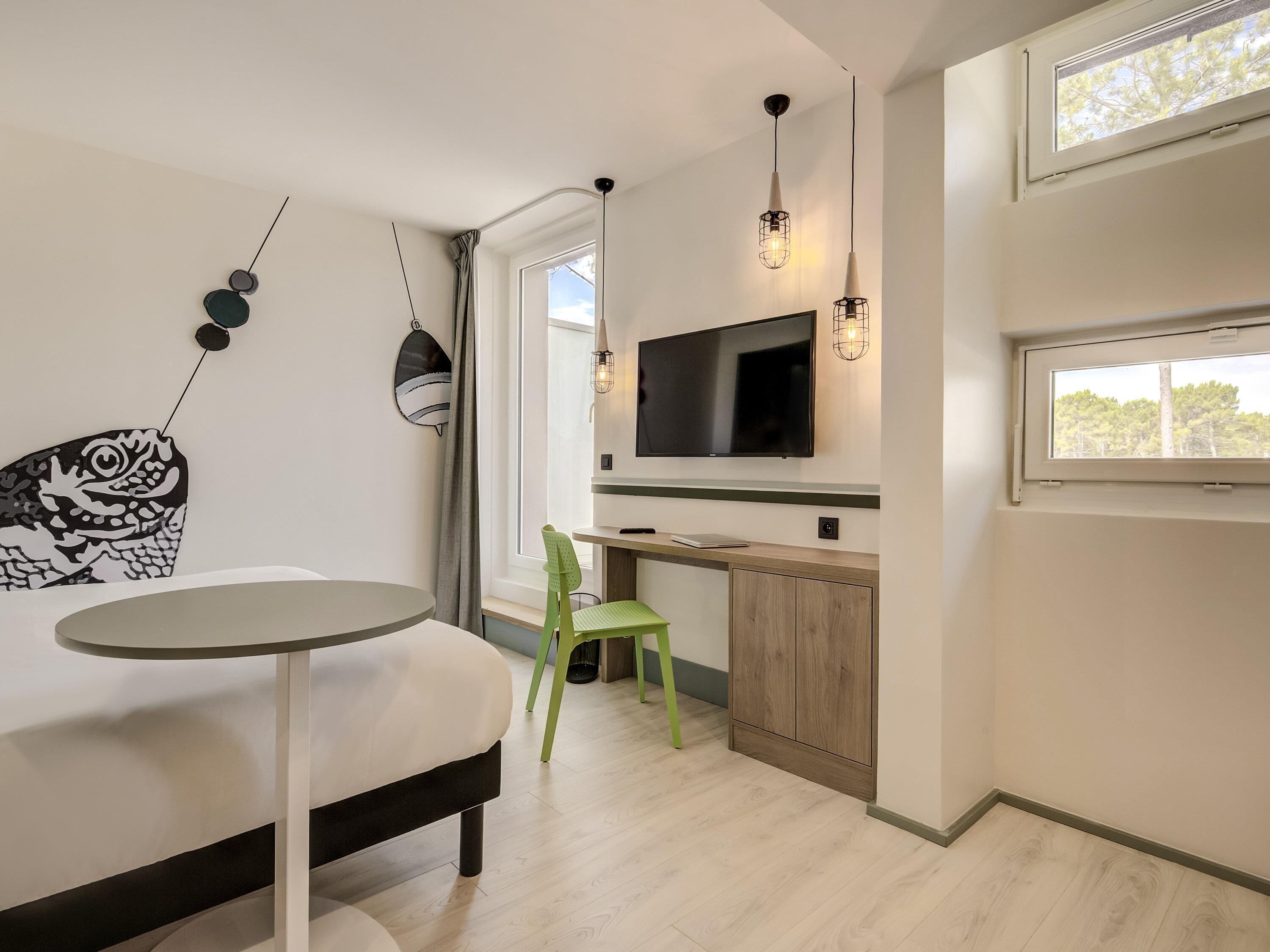 premium room, 1 double bed | individually decorated, individually furnished, laptop workspace