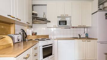 Réfrigérateur, micro-ondes, lave-vaisselle