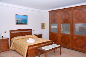 Desk, soundproofing, bed sheets - Agriturismo Il Pettirosso (Agerola)