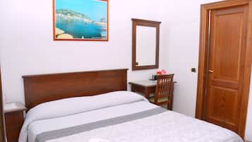 Bureau, chambres insonorisées, draps fournis