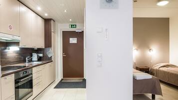 Fridge, microwave, dishwasher, cookware/dishes/utensils