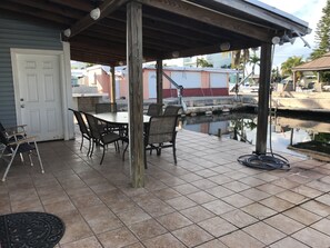 Outdoor dining - Beautiful & Spacious Home with Dock Key Largo (Key Largo)