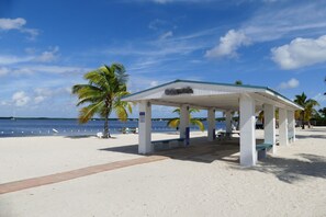 Beach nearby, sun loungers, beach towels