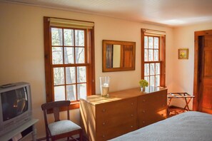 3 bedrooms, iron/ironing board, free WiFi