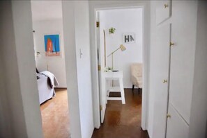 Iron/ironing board, cots/infant beds, bed sheets - Brand New Listing !! Casita Clara (Los Angeles)