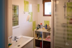 Dusch, hårtork och toalettpapper