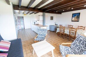 Smart TV, DVD player, books, stereo - Furnished house F3 on one level in Landes Chalosse in a gourmet region. (saint geours d auribat)